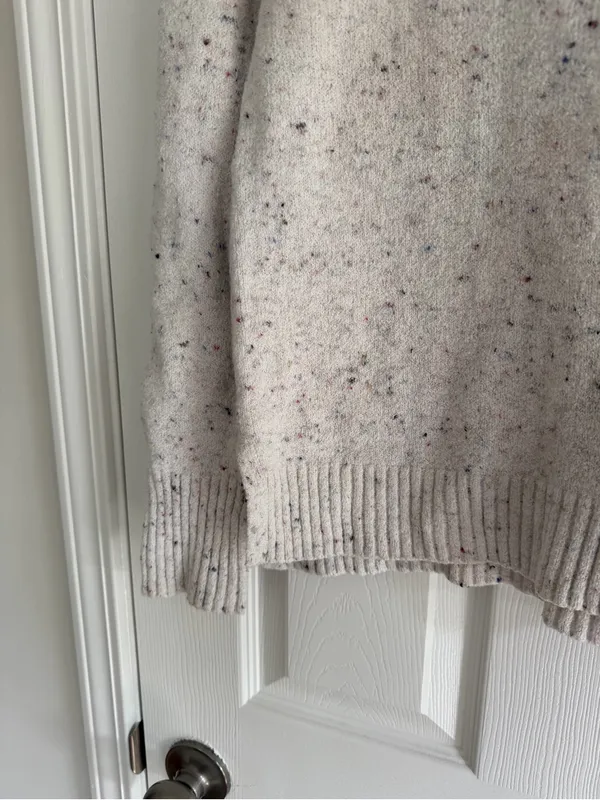 Old Navy Oatmeal Colored Crew Neck Sweater Size Medium - Image 4