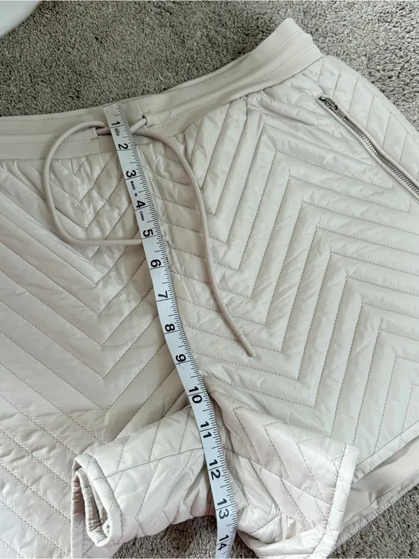 Athleta Women’s Apres Ski Quilted Shorts Puffer Insulated in Beige Chevron 8 - Image 12