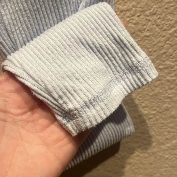 Old Navy Women's Icy Blue Fuzzy Ribbed Knit Long Sleeve Top Shirt Size Medium - Image 7