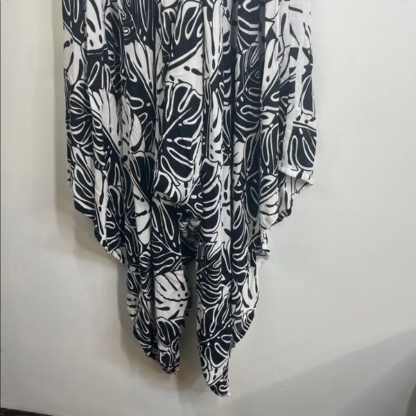 Black & White Leaf Print Tie-Strap jumpsuit with pockets size XL - Image 8