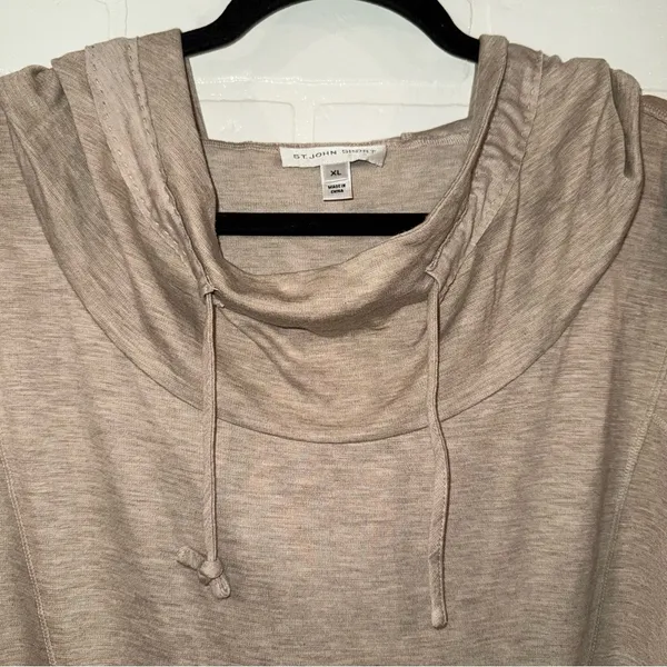 St. John Sport Short Sleeve Hooded Top - Image 7