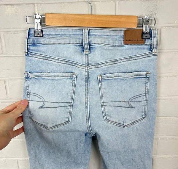 American Eagle Distressed Light Wash High Rise Jegging Size 2 - Image 10