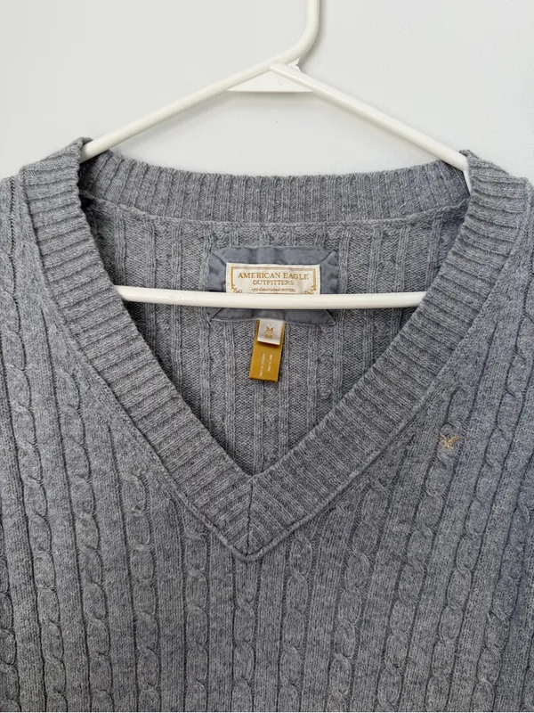 American Eagle Outfitters Y2K Grey Cable Knit V-Neck Sweater Womens Medium - Image 3