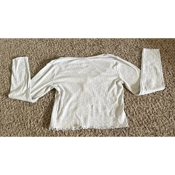 Old Navy‎ Women's Gray Cropped Long Sleeve Tee Size Medium - Image 8
