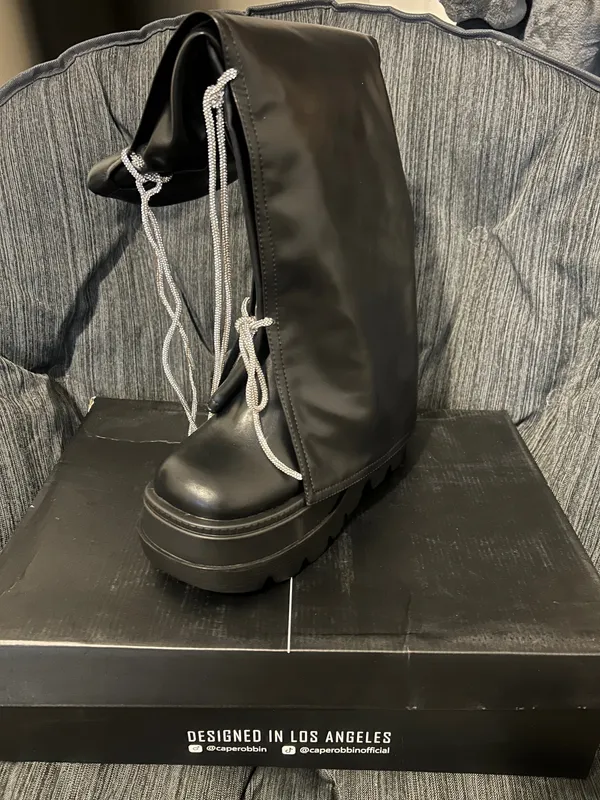 Akira Cape Robbin Caster Boots - Image 2