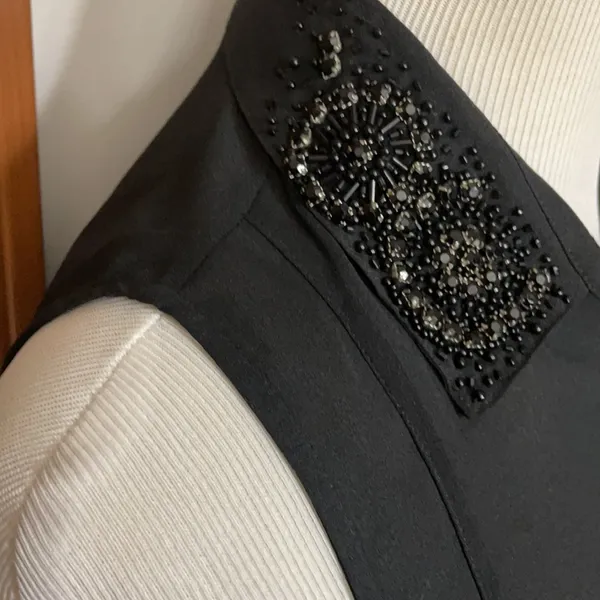 Guess sheer sleeveless blouse sequined collar - Image 10