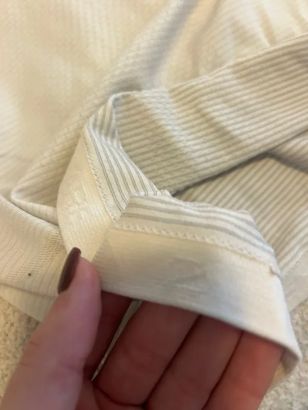 Lululemon white long sleeve swiftly tech shirt size 2 - Image 4