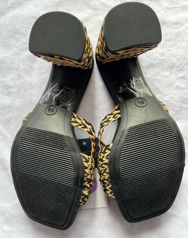 Universal Threads Sandals w/Block Heel-Size 6.5 - Image 7