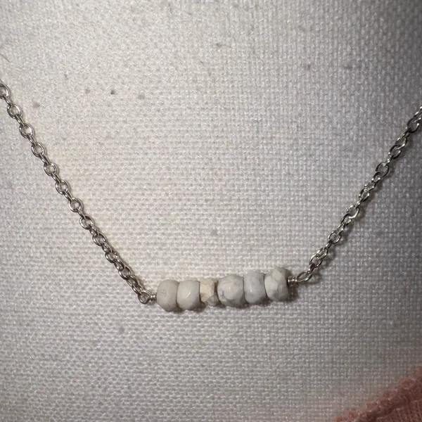 Howlite necklace Silver - Image 3