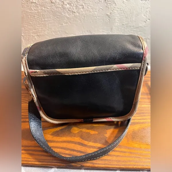 Burberry Vintage Black Crossbody Bag with Nova Check trim magnetic snap on flap - Image 9