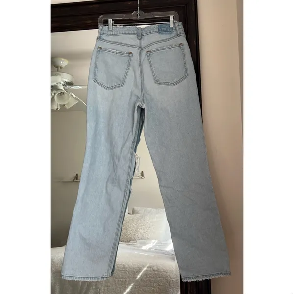 Abercrombie & Fitch The 90s Straight Ulta High Rise Jeans size 30 / 10 - Image 2
