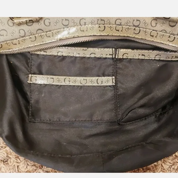 Med/Lg authentic Vintage Guess zippered purse - Image 2