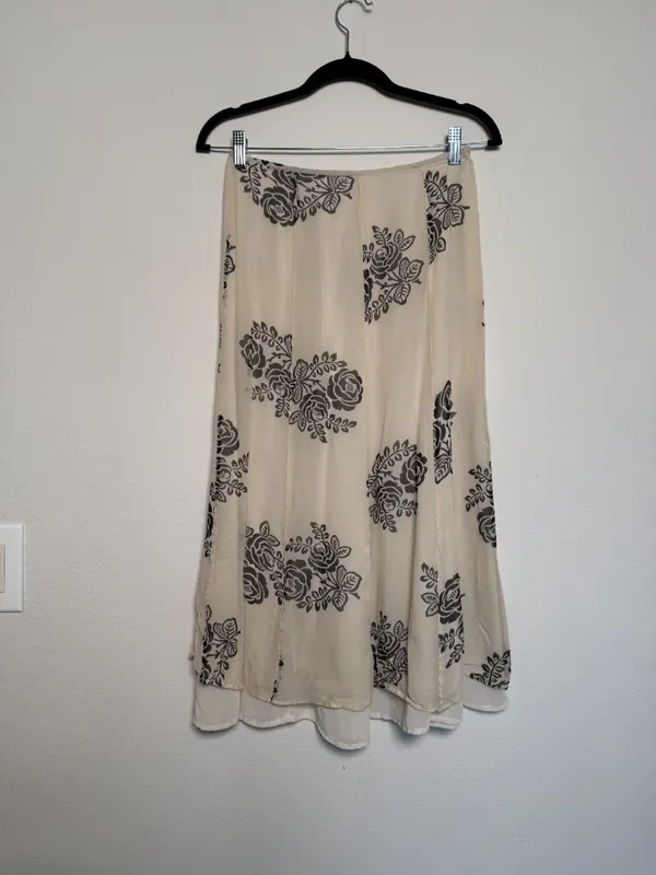 Banana Republic Boho Silk Cream Skirt - Image 4
