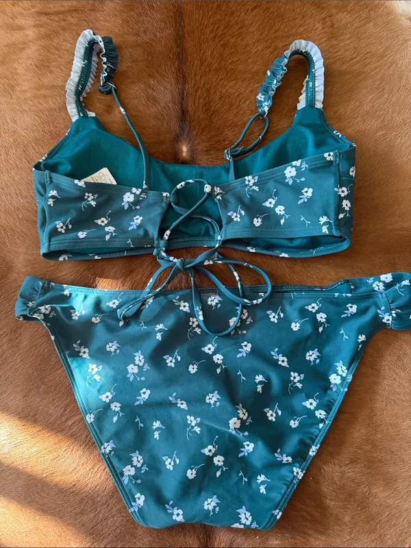 $75 NWOT Hollister Floral Ruffle Bikini Set L - Image 4