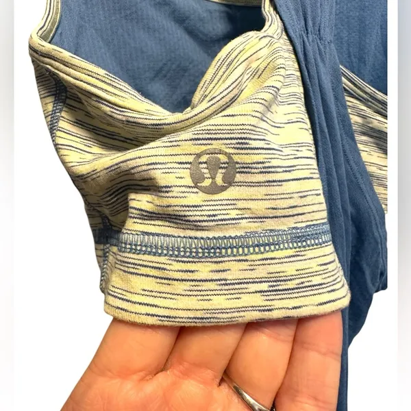 Lululemon Blue and yellow top with built in bra - Image 5