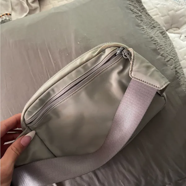 Lululemon Athletica Gray everywhere Belt Bag - Image 2