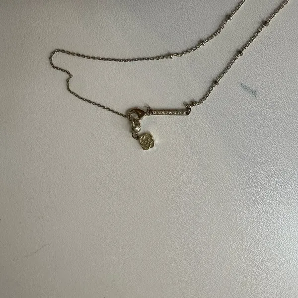 mini kendra Scott gold necklace - Image 3