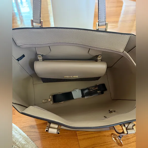 MICHAEL Michael Kors Kimberly Large Beige Tote and Mini Detachable Wallet - Image 7