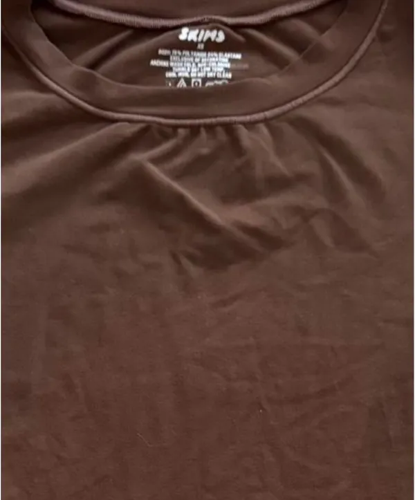 brown skims fits everybody tshirt - Image 3