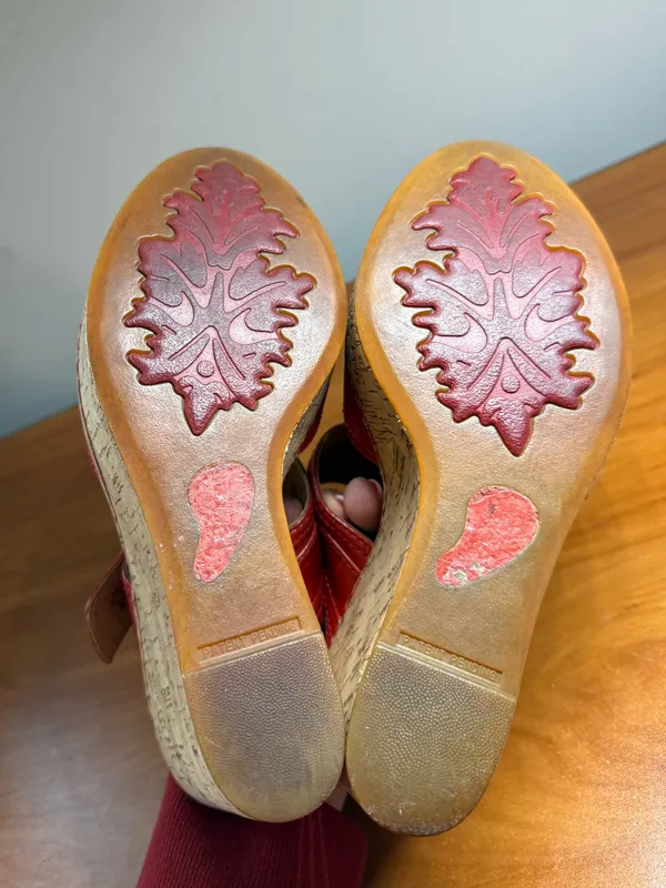 Born Red Leather Slip On Wedge Heel Sandal Gold Buckle Detail Comfort‎ 9/40.5 - Image 9