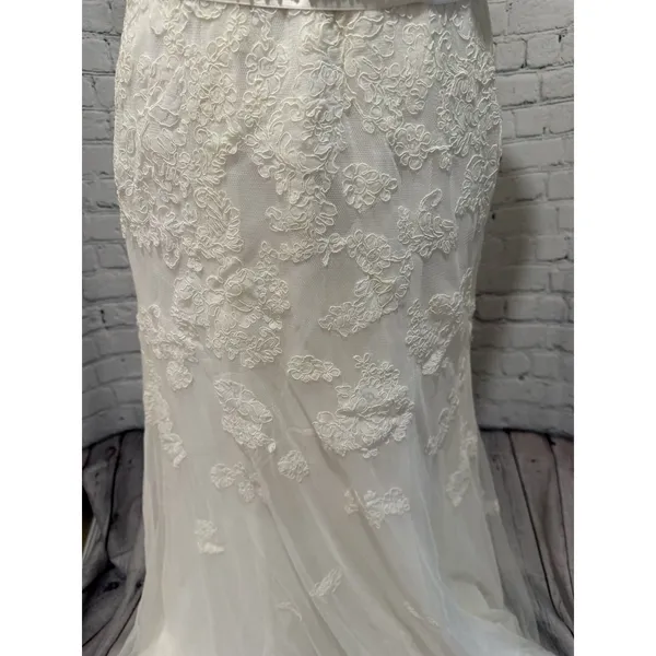 NWT David’s Bridal Ivory Cap Sleeve Lace Trumpet Wedding Dress Size 2 - $599 - Image 5