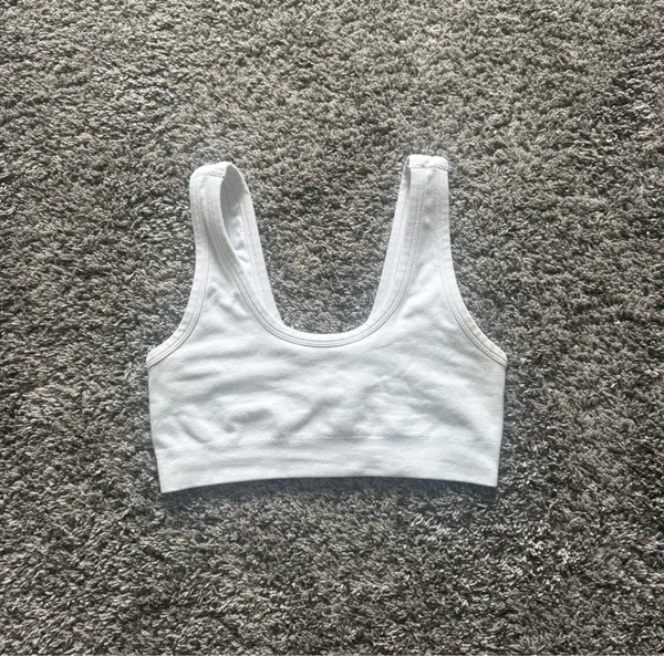 ALO Yoga White Seamless Scoop Sports Bra - Image 2