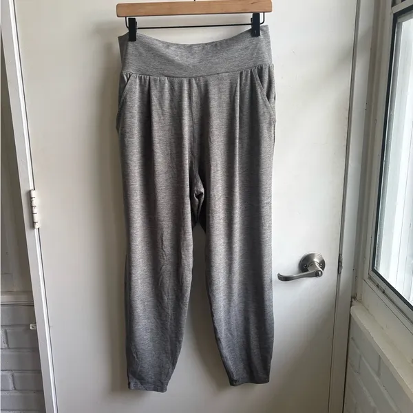 Vuori Lux At‎ Ease High Rise Cropped Pants Large workout yoga athleisure - Image 2