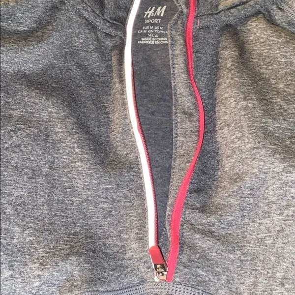 ✨H&M Sports Top✨ - Image 6