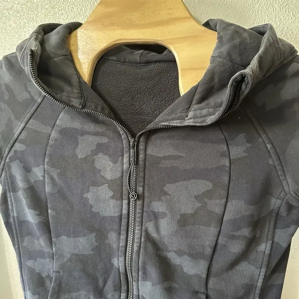 LULULEMON Size 6 Scuba Hoodie Light Cotton Fleece Incognito Camo Multi Gray - Image 2