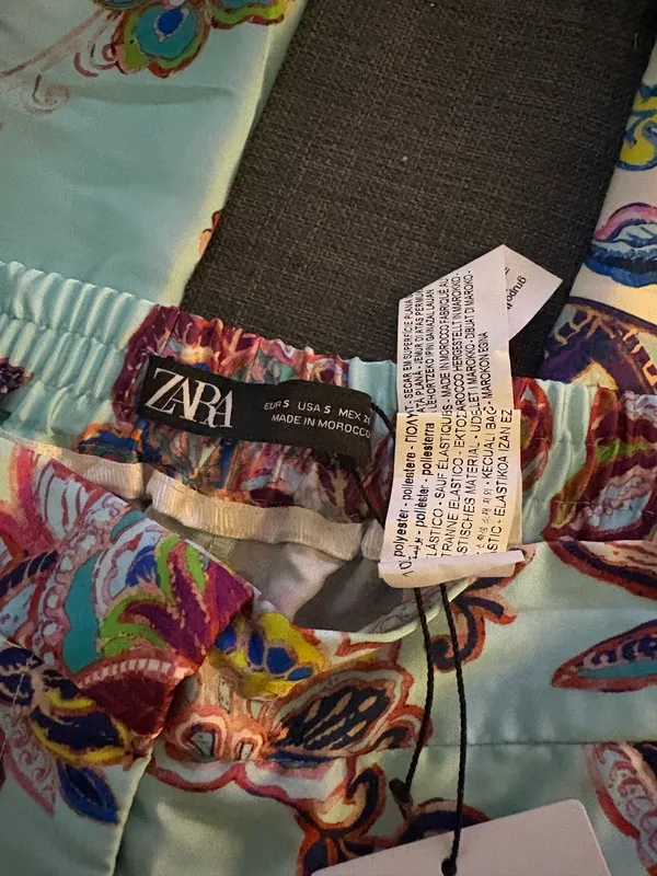 NWT Zara printed blue floral pants with an elastic waistband. Size Small - Image 4