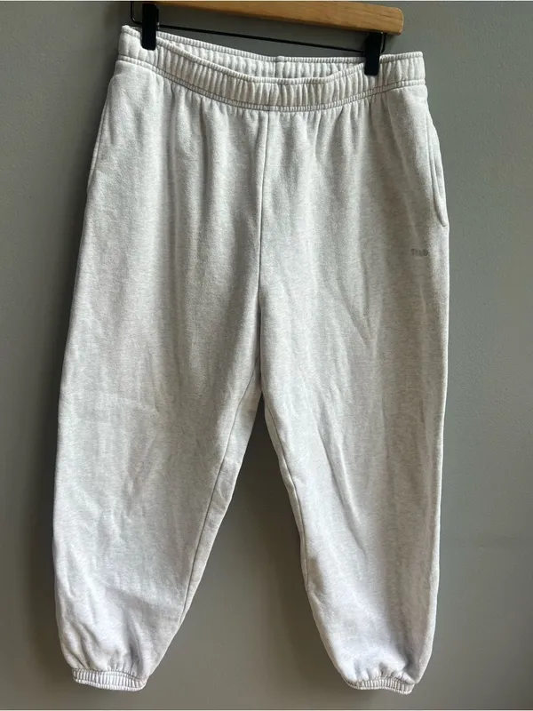 Aritzia TNA Sweatfleece Cozy Fleece Mega Fit Heather Grey Sweatpants Size Medium - Image 5