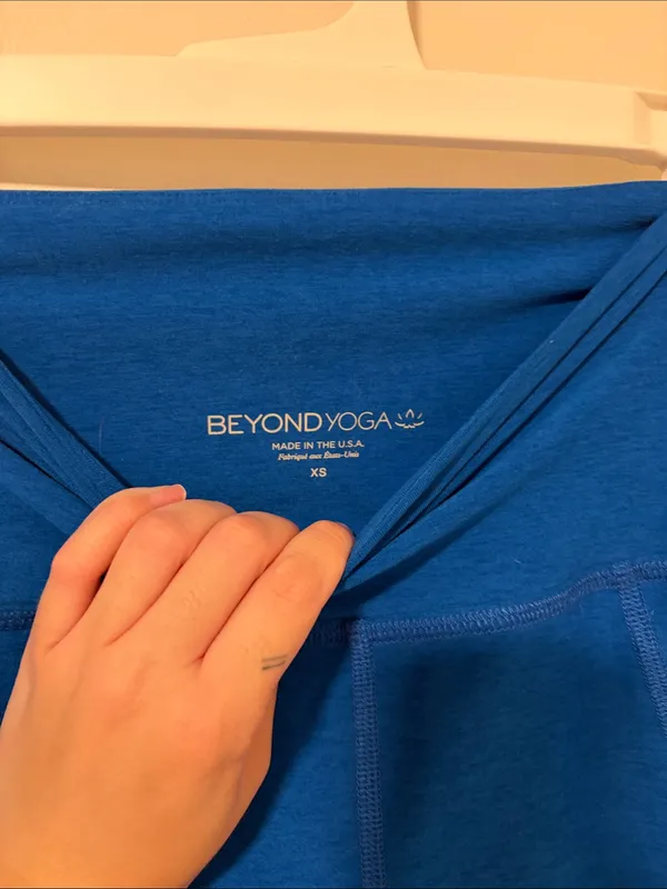 Beyond Yoga Super Soft Blue Leggings with Pockets - Image 3
