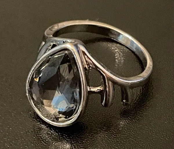 Water drop gray rhinestone ring size 8 - Image 3