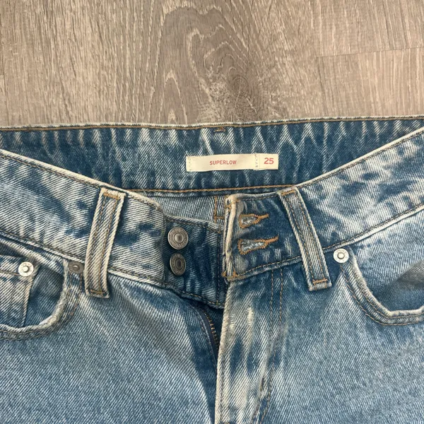 Low Loose Levi’s Jeans - Image 3