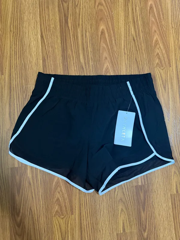 NWT Athleta Mesh Racer Run Mid Rise 4” Athletic Performance Shorts Size Medium. Waist 30in - Image 2