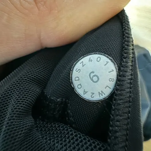 Lululemon Get Your Peek On Bra - Black - Size 6 - Image 8