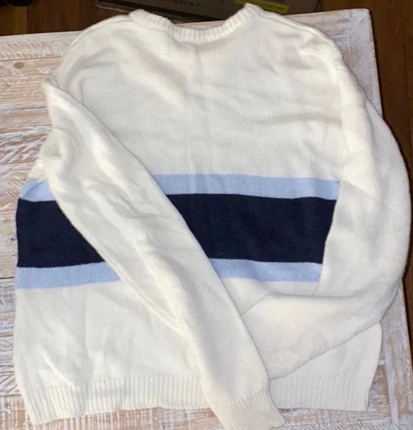Brandy Melville 💙 Bernatte Crewneck Sweater - Image 3