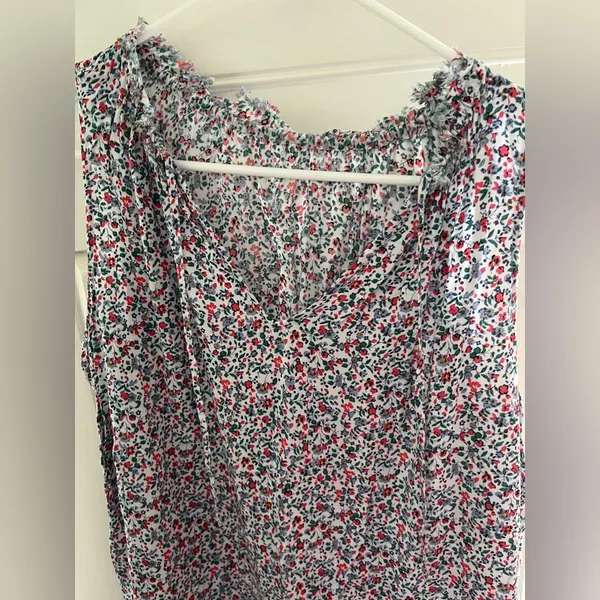 GAP Flowered Sleeveless Blouse Size M - Image 2