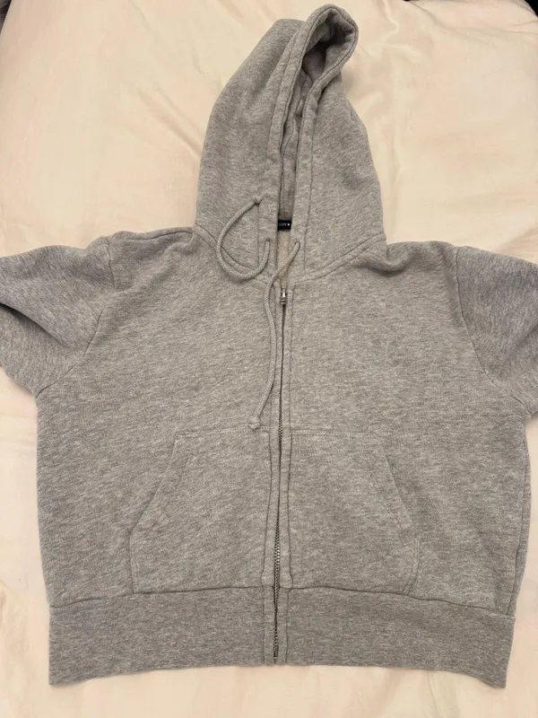 Brandy Melville Cropped Zip-Up Hoodie - Image 3