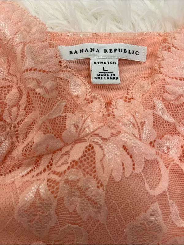 VTG 05 Y2K Banana Republic Peach Lace Camisole - Image 5