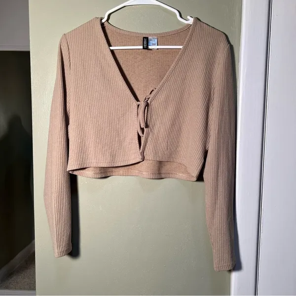 Divided H&M Women's Size Large Cropped Knit Top Cardigan Beige Ribbed Tie Front‎ - Image 2