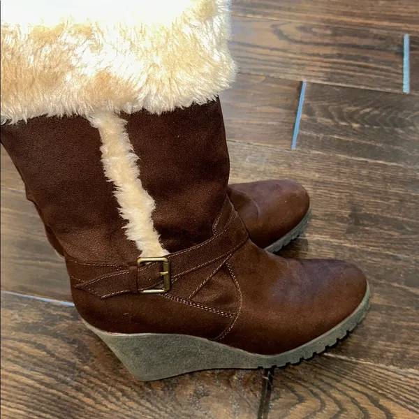 Vintage American Eagle Brown Faux Fur Lined Wedge Boots size 10 - Image 6