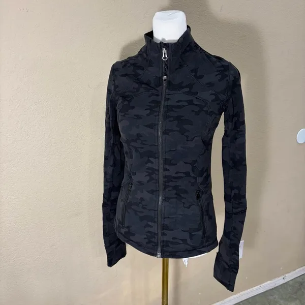 lululemon athletica Black Camo Jacket Sz 4 Outdoor Excersice Gym Preppy - Image 2