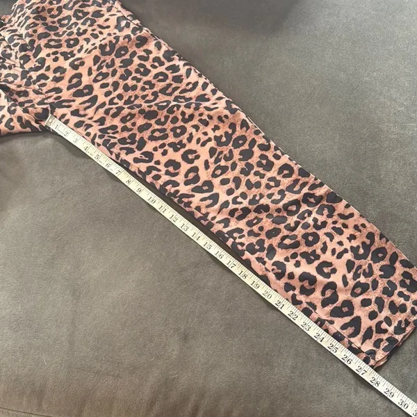 Women’s Lightweight Leopard Print 2 Piece Pant Suit Set Size M NEW - Image 15