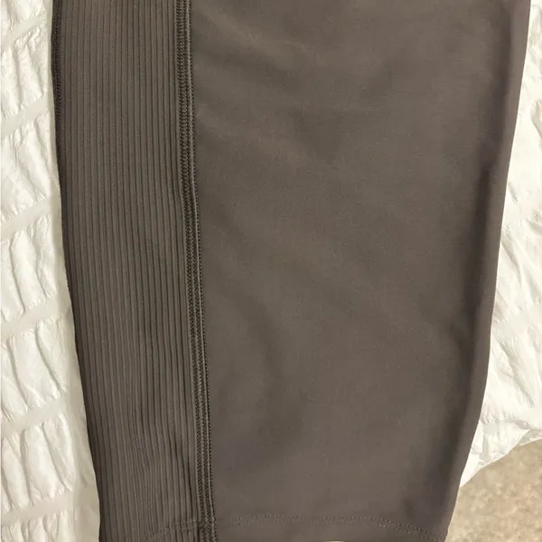 Old Navy Wide Leg Pants in Green and Gray - Image 5
