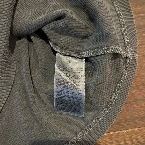 Old Navy Women's Charcoal Short Sleeve Tee - Image 6