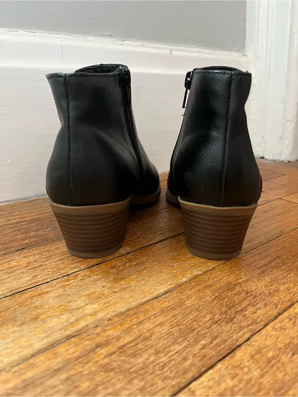 •Frye and Co Jude stacked heeled booties• Size 6M - Image 4