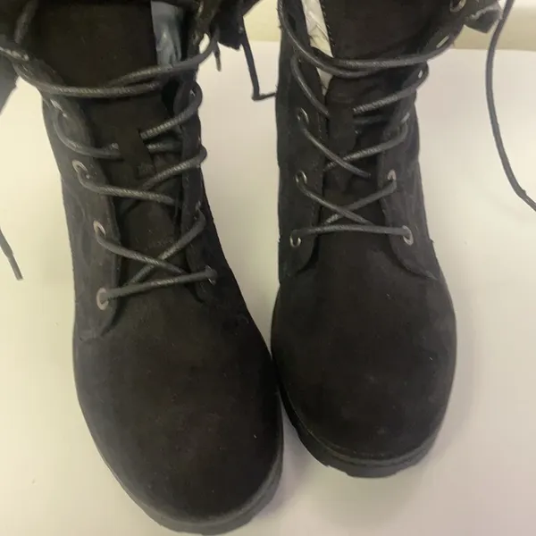 - Brash black lace up heel treaded boots with plaid trim size 7.5 - Image 14