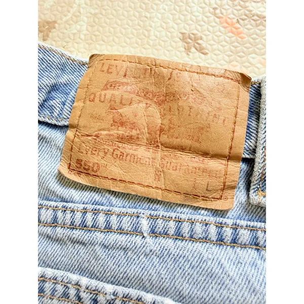 Vintage Levis 550 Cut Off Denim Shorts Light Wash High Waisted Frayed Hem L - Image 4