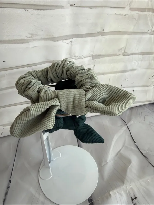 Lululemon Uplifting Bow Scrunchie Set of Two in Warp Teal & Jade Grey - Image 9